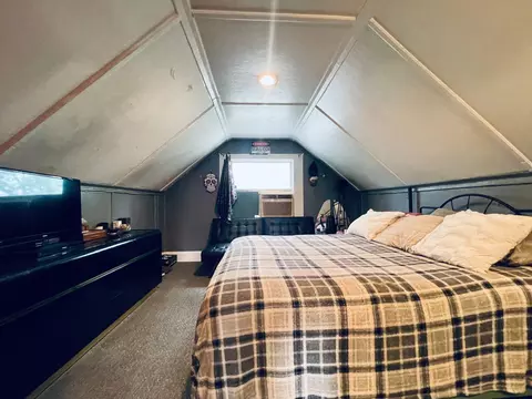 Bedroom - 2603 5th Ave E, Hibbing, MN 55746 photo 3 of 5