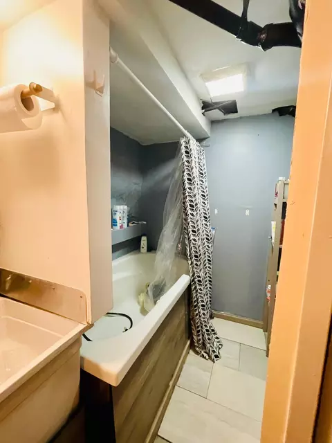 Bath - 2603 5th Ave E, Hibbing, MN 55746 photo 6 of 6