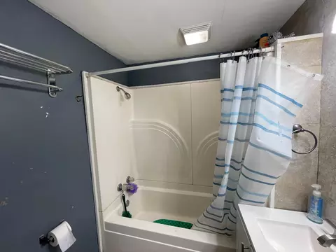 Bath - 2603 5th Ave E, Hibbing, MN 55746 photo 3 of 6