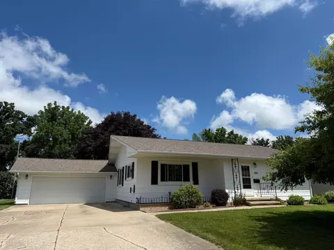 228 13th St SW, Owatonna, MN 55060