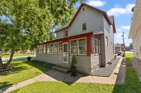 129 E Church St, Belle Plaine, MN 56011