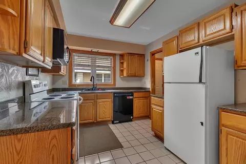 Kitchen - 2007 8th St N, Saint Cloud, MN 56303 photo 2 of 4