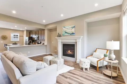 2189 Gateway Hill Rd, North Saint Paul, MN 55109