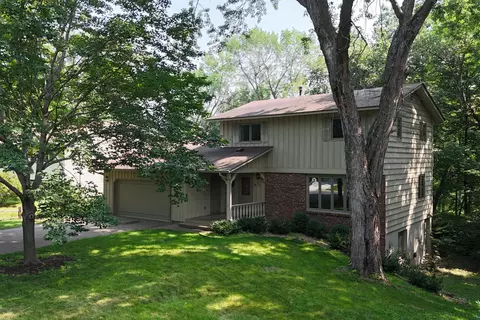 2087 Violet Ln, New Brighton, MN 55112