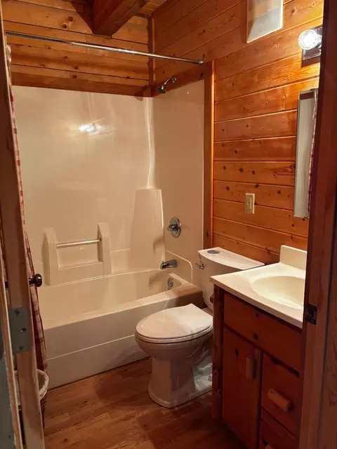Bath - 2920 Dushane Dr, Webster, WI 54893 photo 5 of 6