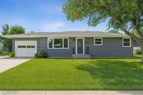 3113 8th St N, Fargo, ND 58102