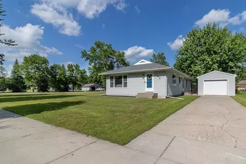 385 N Lexington Ave, Le Center, MN 56057