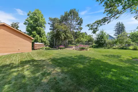 Exterior - 430 Hartley Pl, Duluth, MN 55803 photo 9 of 10