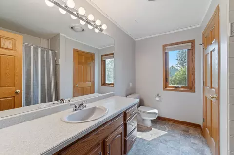 Bath - 430 Hartley Pl, Duluth, MN 55803 photo 2 of 4