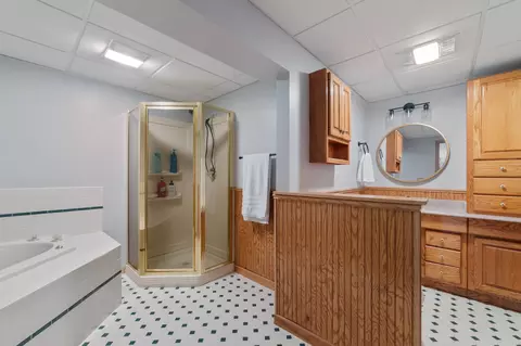 Bath - 430 Hartley Pl, Duluth, MN 55803 photo 4 of 4