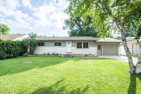 638 Appletree Ln, Moorhead, MN 56560