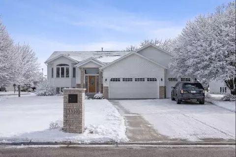 3310 28th Ave S, Fargo, ND 58103