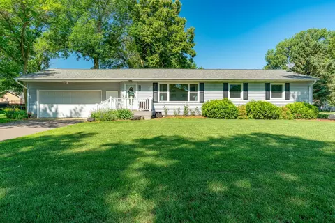 521 4th St N, Saint James, MN 56081
