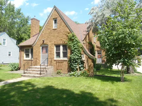 354 1st St, Gaylord, MN 55334