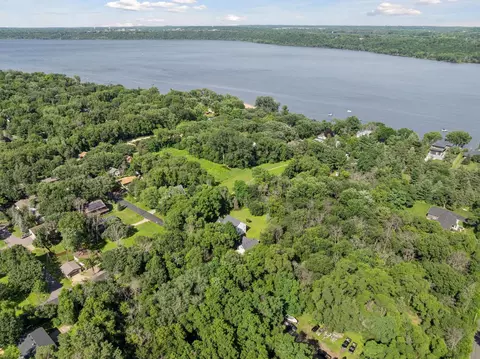 2117 Racine Ave S, Lake Saint Croix Beach, MN 55043