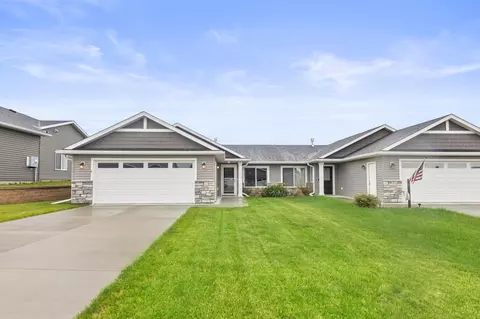888 Tallgrass Ct, Wanamingo, MN 55983