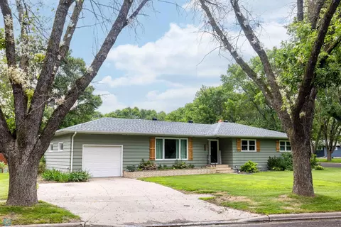 402 5th St NE, Barnesville, MN 56514 photo 2