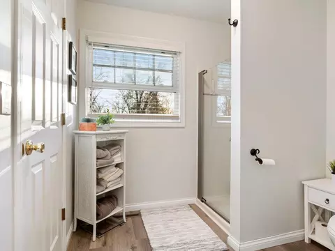 Bath - 14898 Lynndale Ln, Baxter, MN 56425 photo 2 of 3
