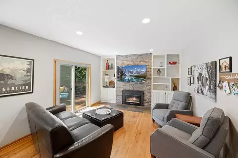 467 Glenmar Ave, Mahtomedi, MN 55115