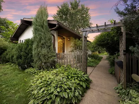 2549 33rd Ave S, Minneapolis, MN 55406