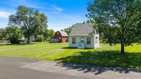 109 S Brook St, Hendricks, MN 56136 photo 5