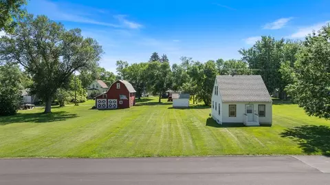 109 S Brook St, Hendricks, MN 56136