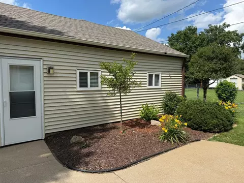 221 22nd Ave SW, Faribault, MN 55021 photo 4