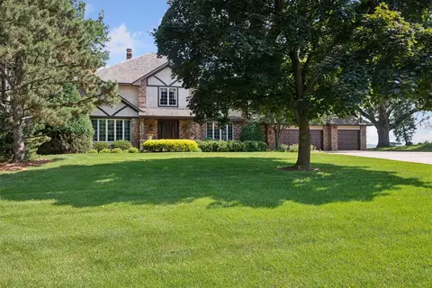 2511 W 112th St, Bloomington, MN 55431