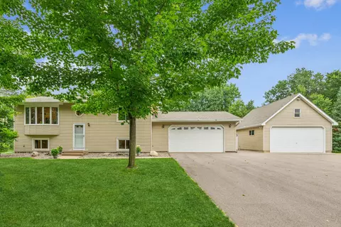 487 Lois Ln, Lino Lakes, MN 55014