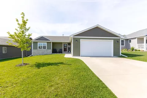 525 7th Ave NE, Plainview, MN 55964