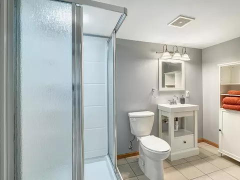 Bath - 10356 Upton Ave S, Bloomington, MN 55431 photo 3 of 3