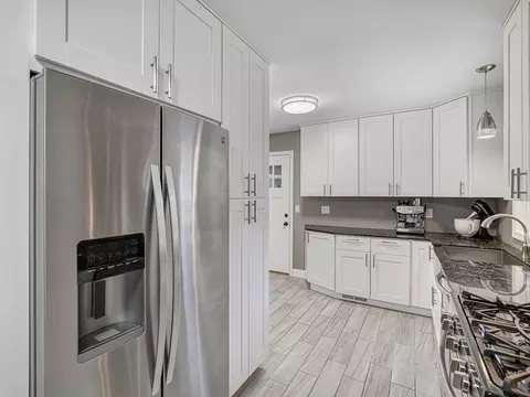Kitchen - 10356 Upton Ave S, Bloomington, MN 55431 photo 2 of 4