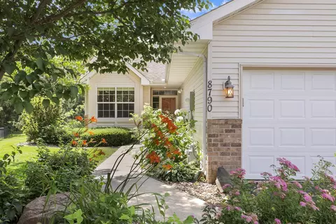 8790 212th St W, Lakeville, MN 55044