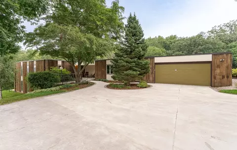 2040 Merrihills Dr SW, Rochester, MN 55902