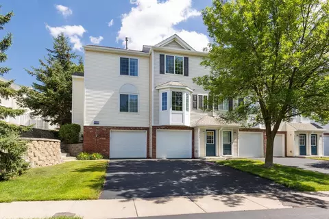 7792 Arboretum Village Cir, Chanhassen, MN 55317