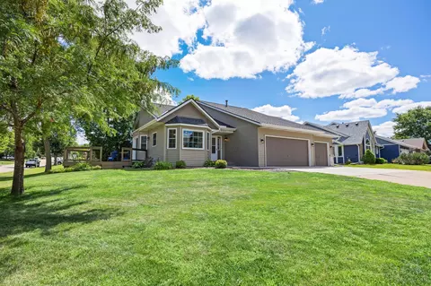 7907 Upper 26th St N, Oakdale, MN 55128