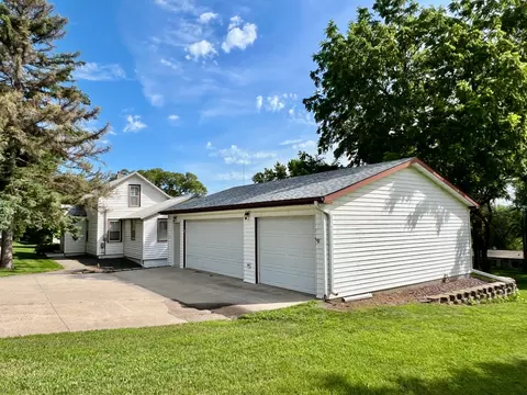 103 High St, Big Stone City, SD 57216