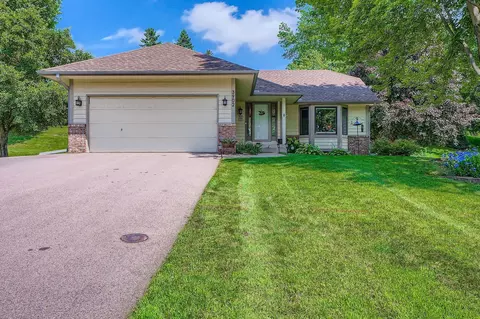 3902 Canter Glen Dr, Eagan, MN 55123