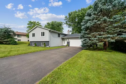 1135 Glendon St N, Maplewood, MN 55119