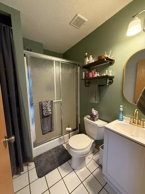 Bath - 28264 Par Dr, Zimmerman, MN 55398 photo 2 of 2