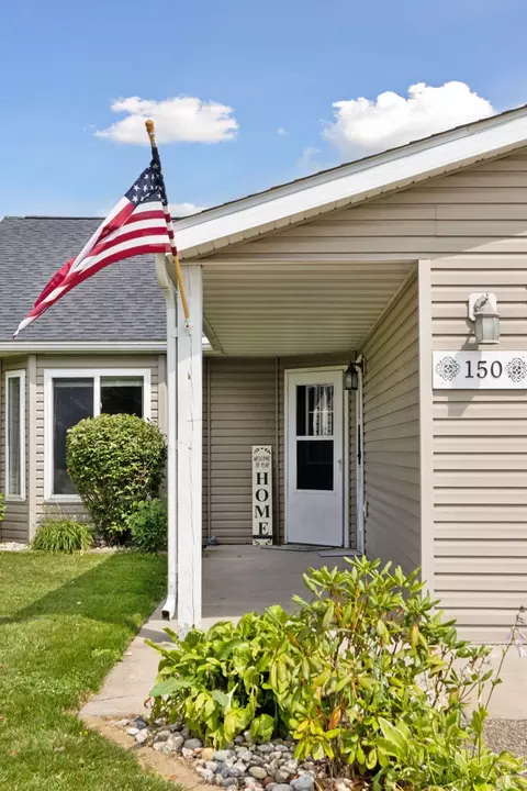 150 Willow Cir, Baldwin, WI 54002 photo 4
