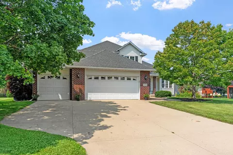 7274 Berkshire Cir, Shakopee, MN 55379