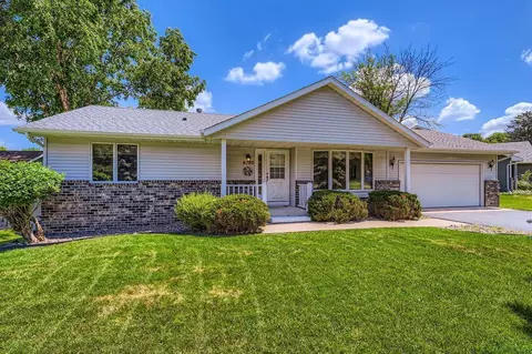 6780 Upper 28th St N, Oakdale, MN 55128