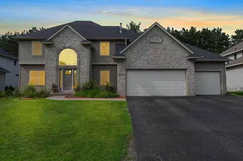 824 Henslow Ave N, Oakdale, MN 55128