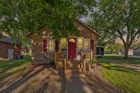 725 Francis St, Faribault, MN 55021