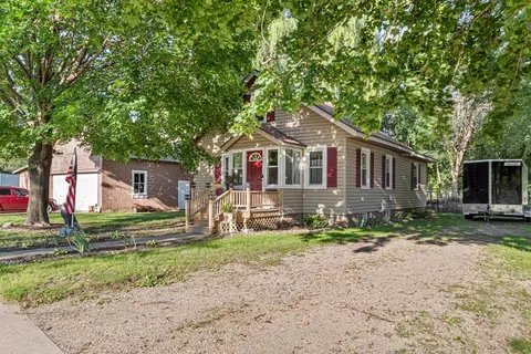 725 Francis St, Faribault, MN 55021 photo 2