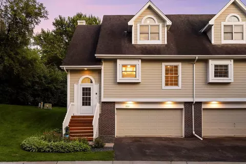 17137 Sandy Ln, Minnetonka, MN 55345