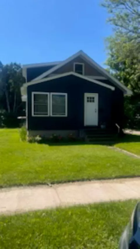 421 8th St, Cloquet, MN 55720