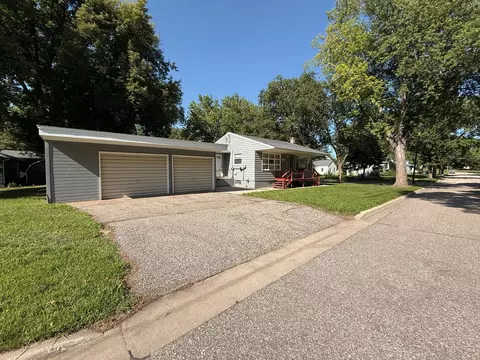 1003 N 6th St, Montevideo, MN 56265