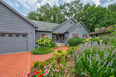 855 Eagle Ridge Ln, Stillwater, MN 55082
